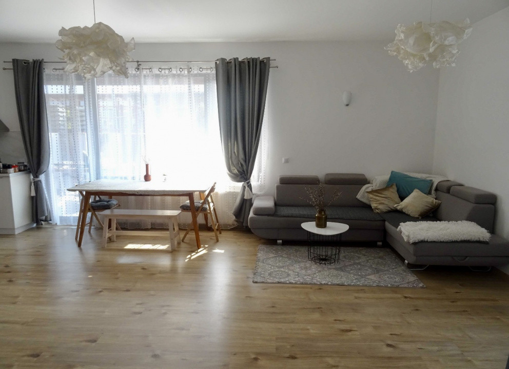 Casă individuală 4 camere, modern mobilată, zona Vivo