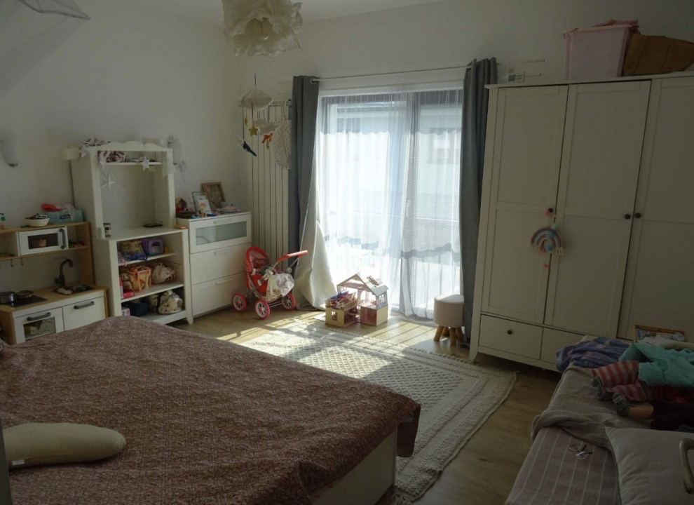 Casă individuală 4 camere, modern mobilată, zona Vivo