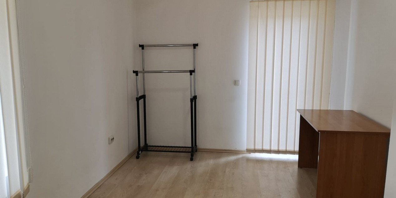 Duplex de închiriat, 3 camere, curte, 2 locuri parcare, zona Subcetate