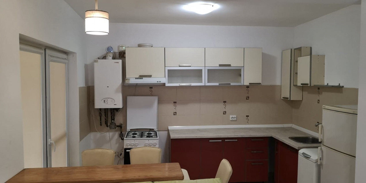 Duplex de închiriat, 3 camere, curte, 2 locuri parcare, zona Subcetate
