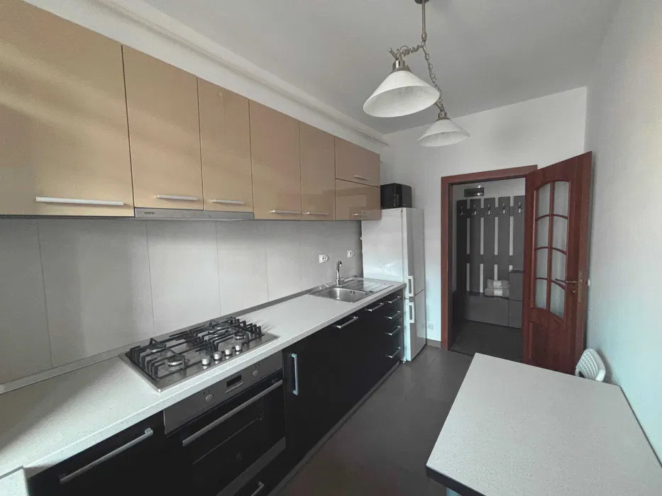Apartament cu 2 camere zona Sub Cetate 
