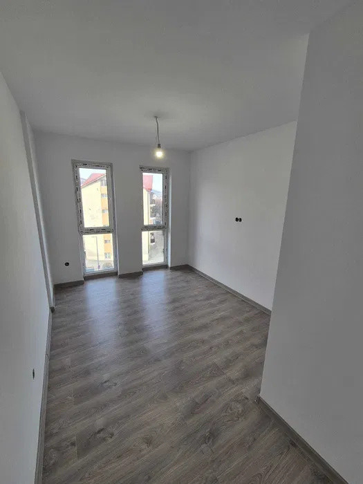 Apartament 3 camere, FINISAT NOU, zona Eroilor/Stejarului 