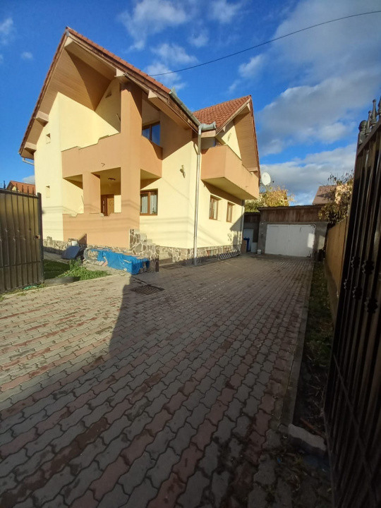 Casă individuală 200mp, 5 camere, pivniță, terasă, zona Florilor