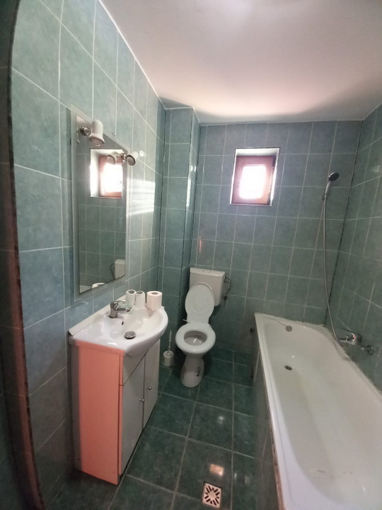 Casă individuală 200mp, 5 camere, pivniță, terasă, zona Florilor