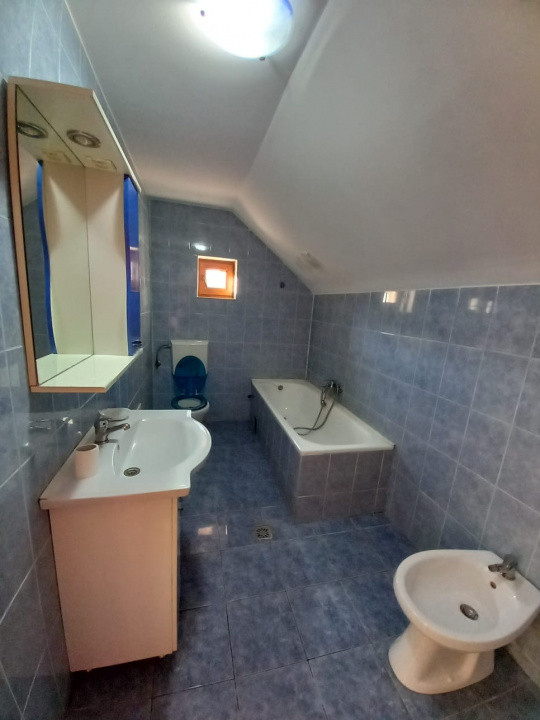 Casă individuală 200mp, 5 camere, pivniță, terasă, zona Florilor