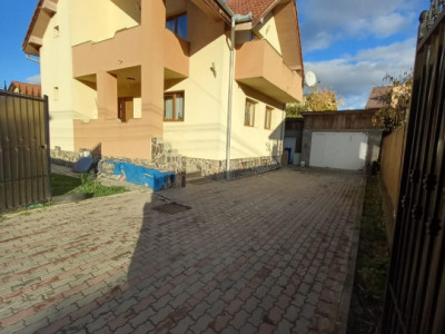Casă individuală 200mp, 5 camere, pivniță, terasă, zona Florilor