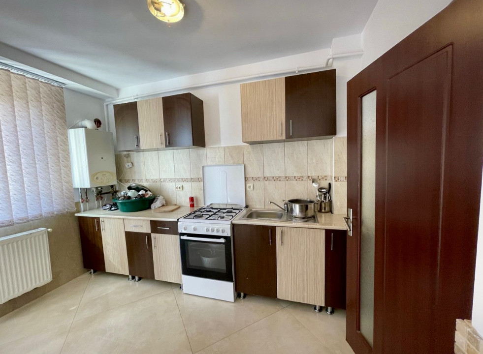 Apartament 3 camere, mobilat, zona Porii