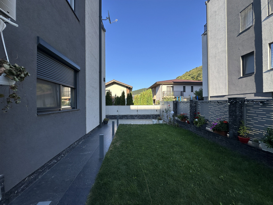 Apartament 4 camere, 100 mp gradina, zona Sub Cetate 