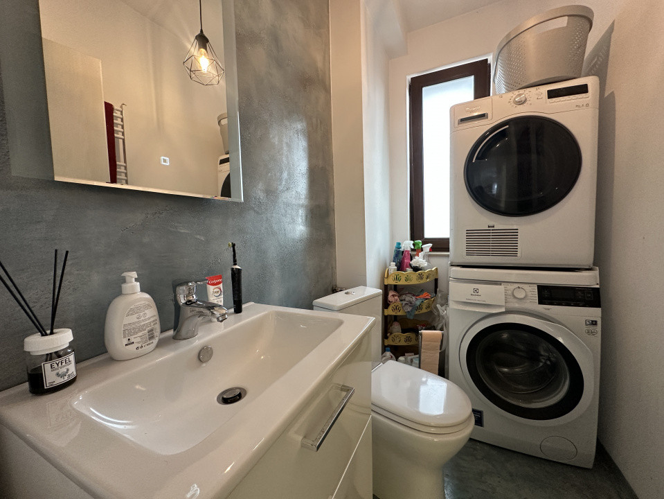 Apartament cu 3 camere si 2 bai - Zona Sub Cetate 