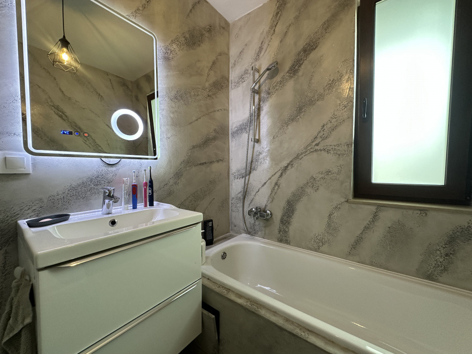 Apartament cu 3 camere si 2 bai - Zona Sub Cetate 