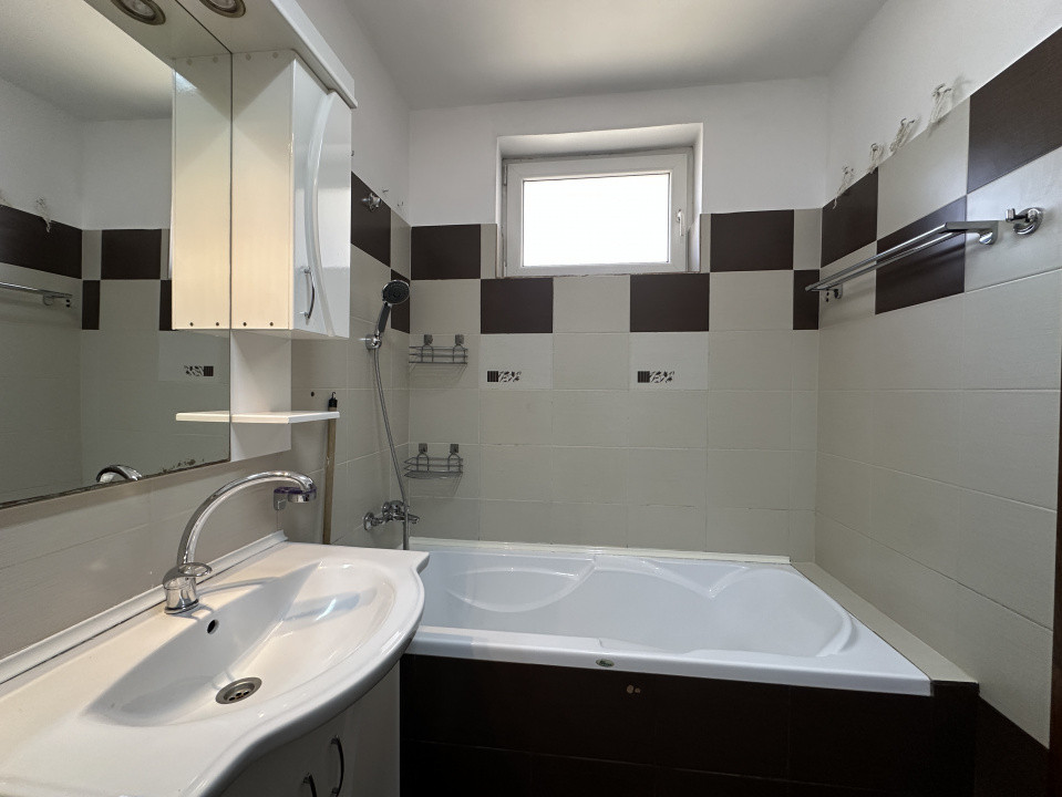 Apartament spatios 3 camere,  zona Tineretului