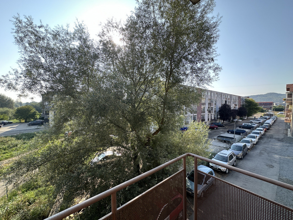 Apartament spatios 3 camere,  zona Tineretului
