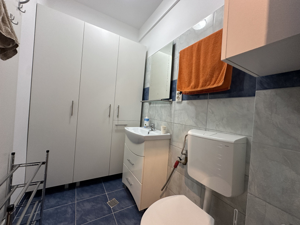 Apartament cu 3 camere și 2 băi - zona Parc Poligon