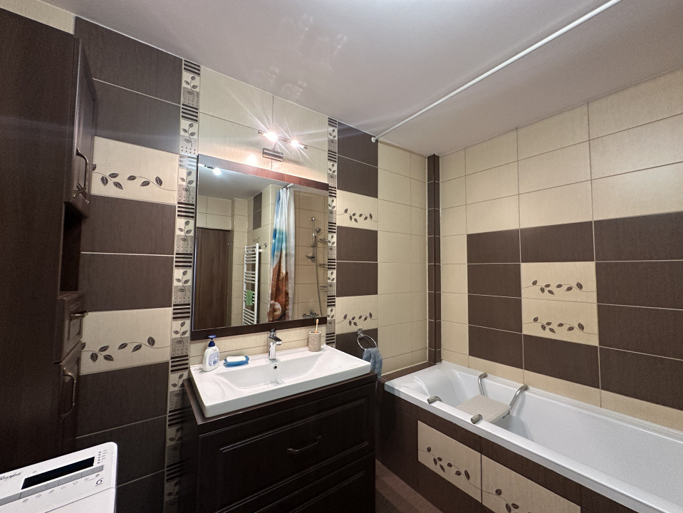 Apartament cu 3 camere și 2 băi - zona Parc Poligon