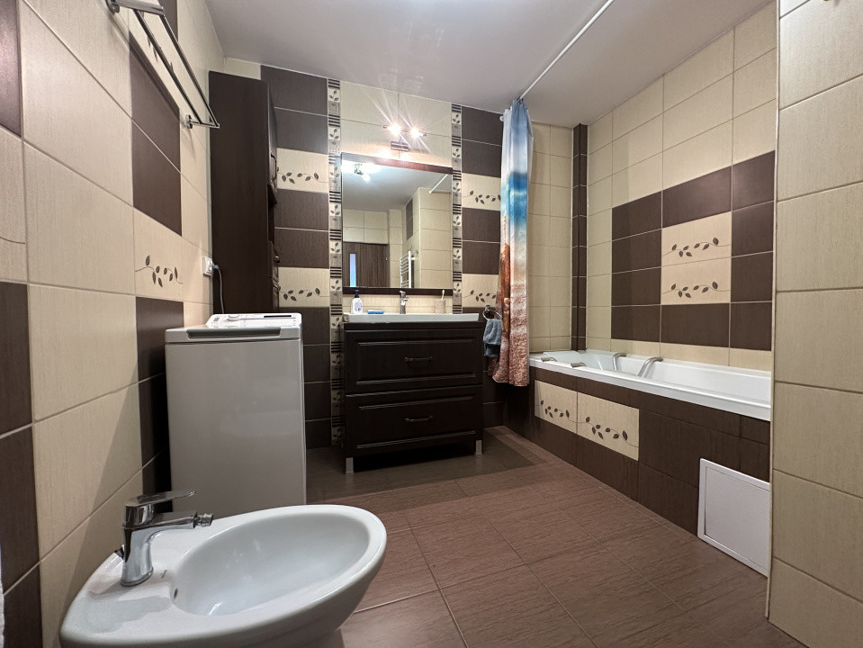 Apartament cu 3 camere și 2 băi - zona Parc Poligon