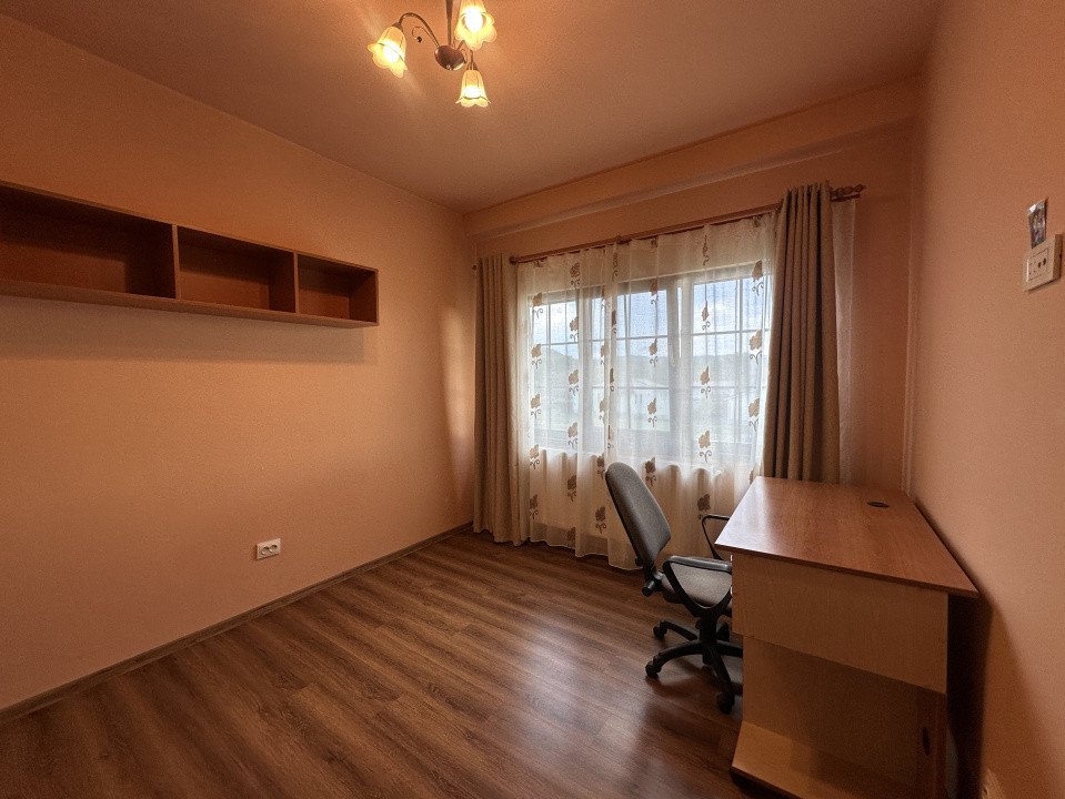 Apartament cu 3 camere și 2 băi - zona Parc Poligon