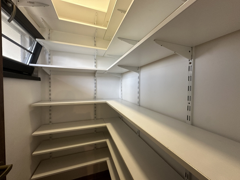 Apartament cu 3 camere și 2 băi - zona Parc Poligon