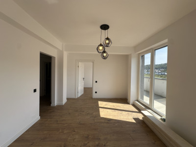 Apartament spatios FINISAT NOU, terasa 30 mp - Zona Urusagului 