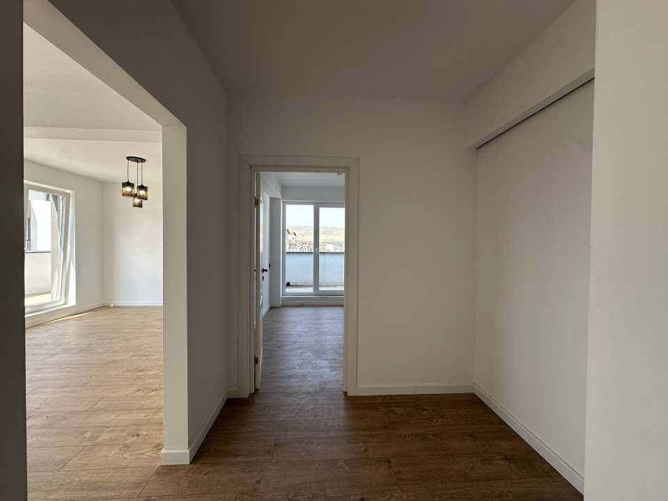 Apartament spațios 2 camere FINISAT NOU, terasa de 30 mp  Zona Urusagului