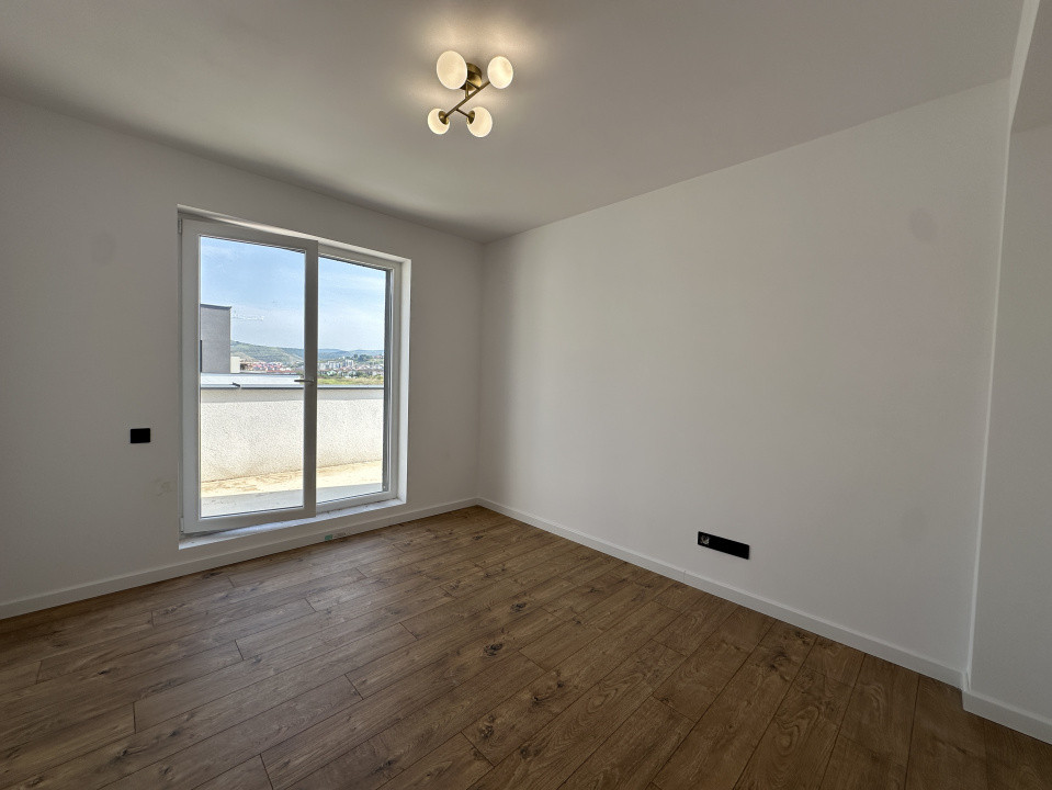 Apartament spațios 2 camere, FINISAT NOU, terasa 30mp, zona Urusagului