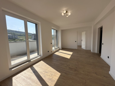 Apartament spațios 2 camere, FINISAT NOU, terasa 30mp, zona Urusagului