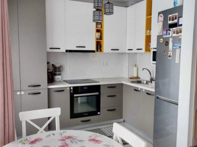 Apartament modern 3 camere, zona Cetății 