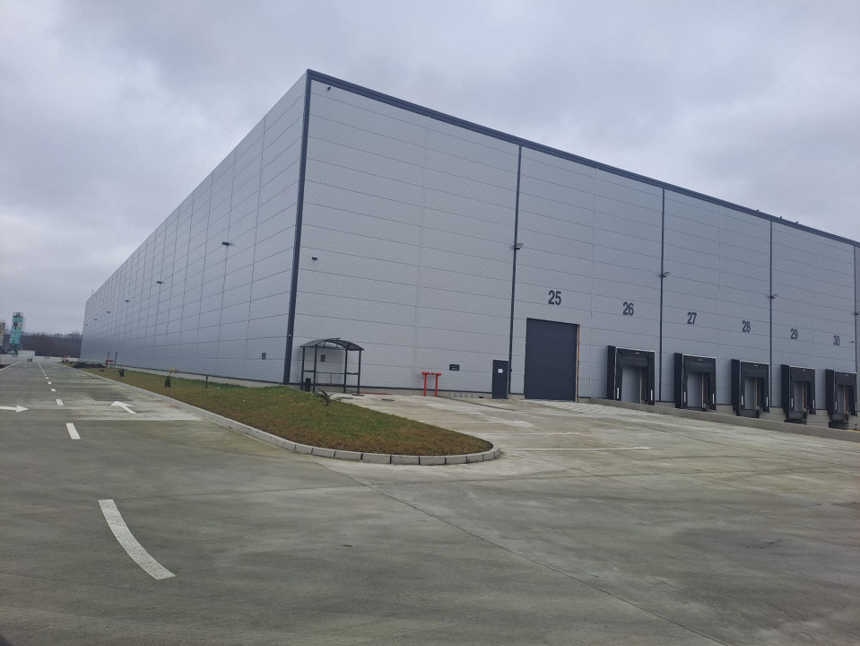 Hală de 3725 mp și 2500 mp curte exterioară în Jucu