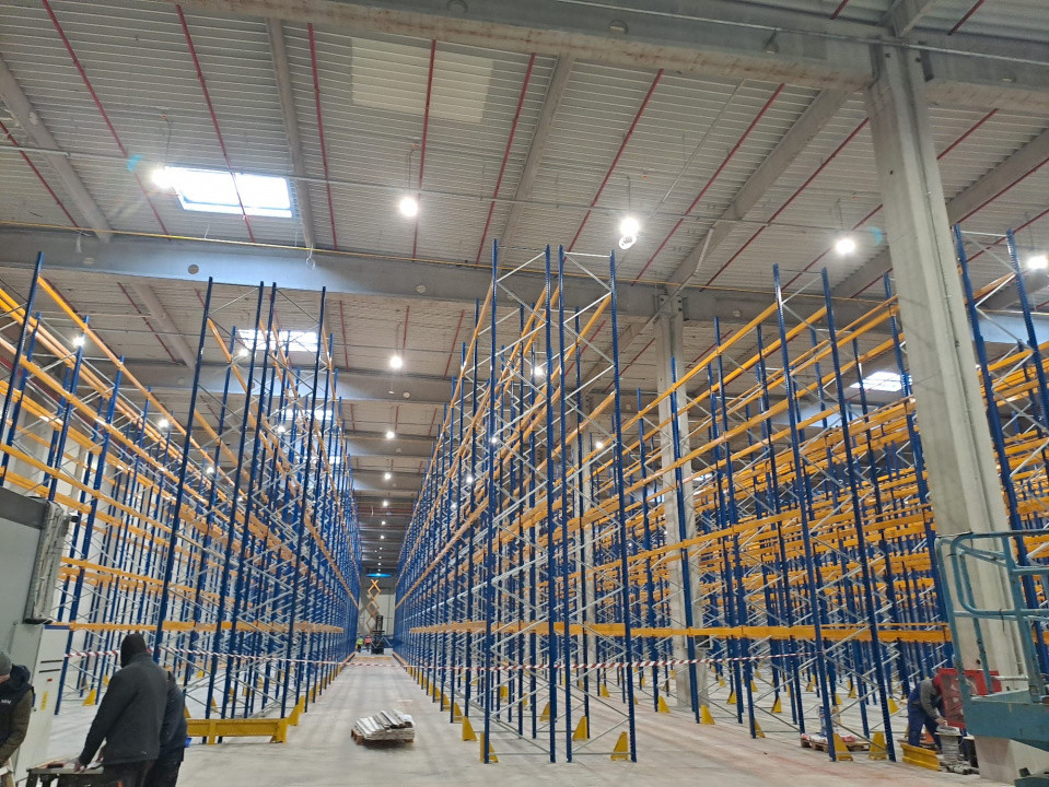 Hală de 3725 mp și 2500 mp curte exterioară în Jucu