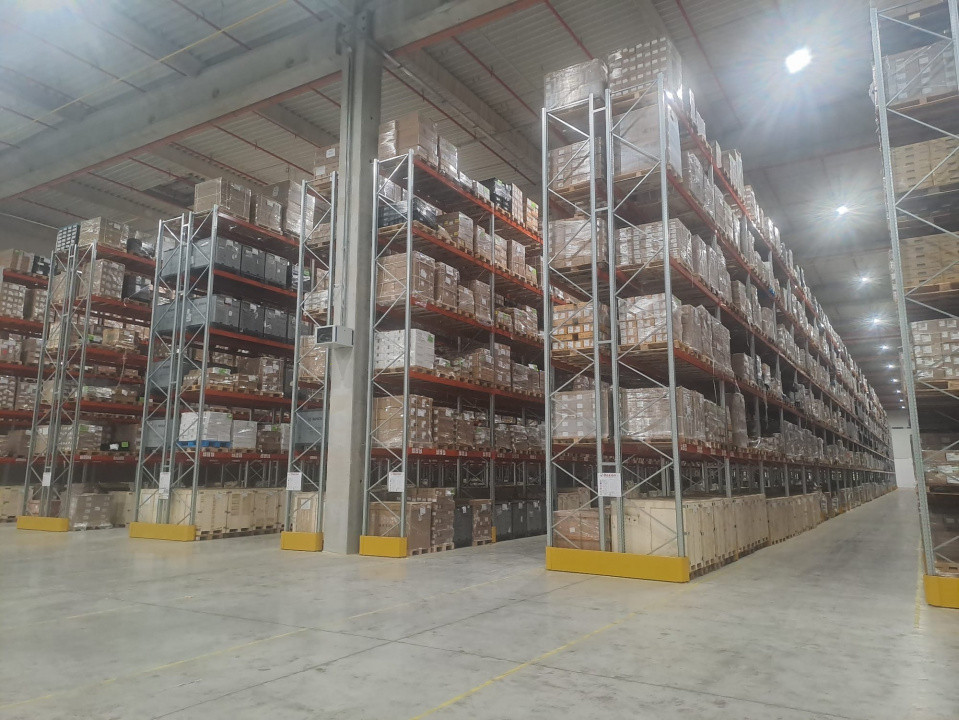 Hală de 3725 mp și 2500 mp curte exterioară în Jucu