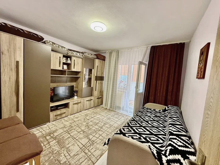 Apartament 4 camere, 64 mp, garaj, zona centrala 