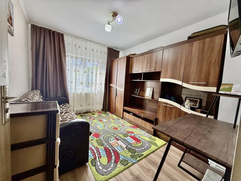 Apartament 4 camere, 64 mp, garaj, zona centrala 