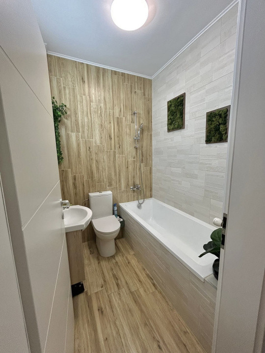 Apartament 3 camere, 2 băi, terasă, zona Terra / Sesul de Sus 