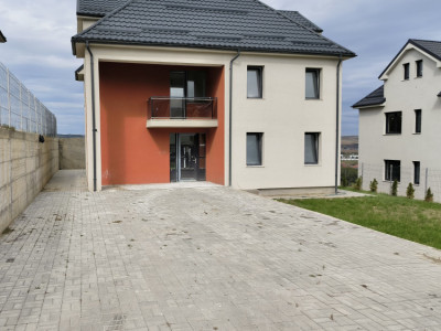 Casă individuală , 4 camere, 172mp, teren 440mp, Dezmir